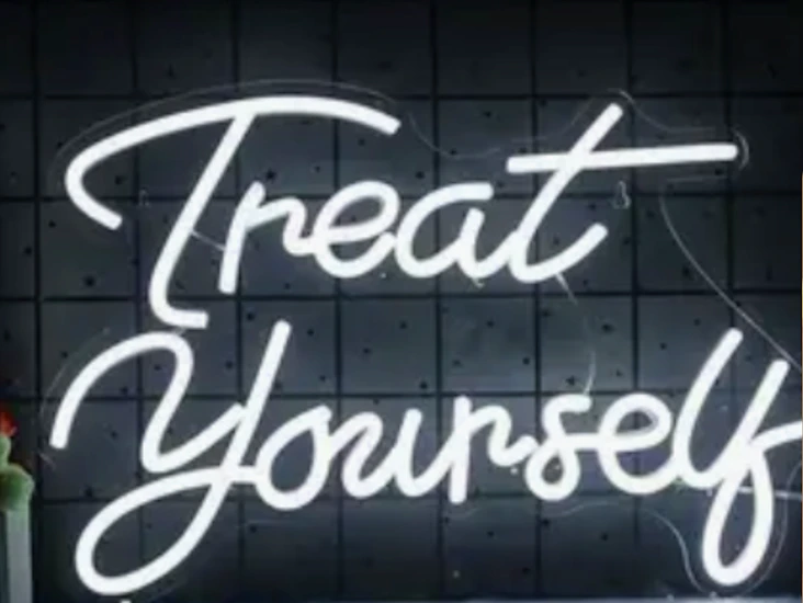 ✨ “treat yourself” neon skilt ✨