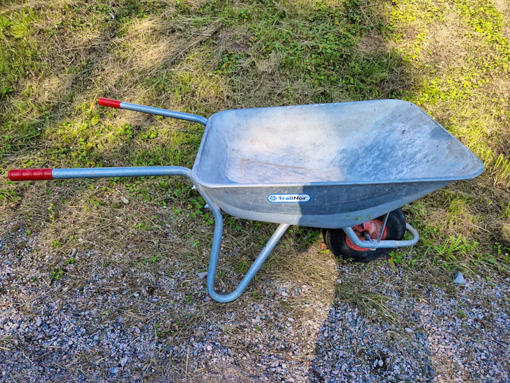 Trallnor slevbygger trillebår