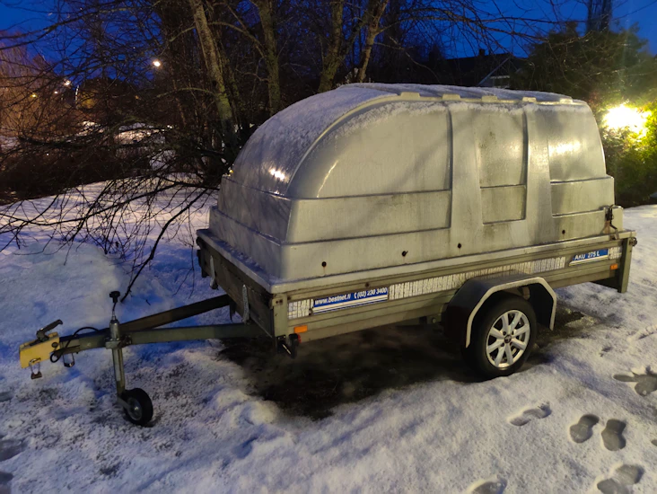 Aku 275 kuomullinen peräkärry