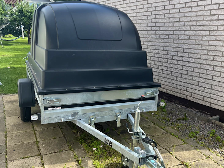 Brenderup släpvagn med kåpa och tipp-funktion