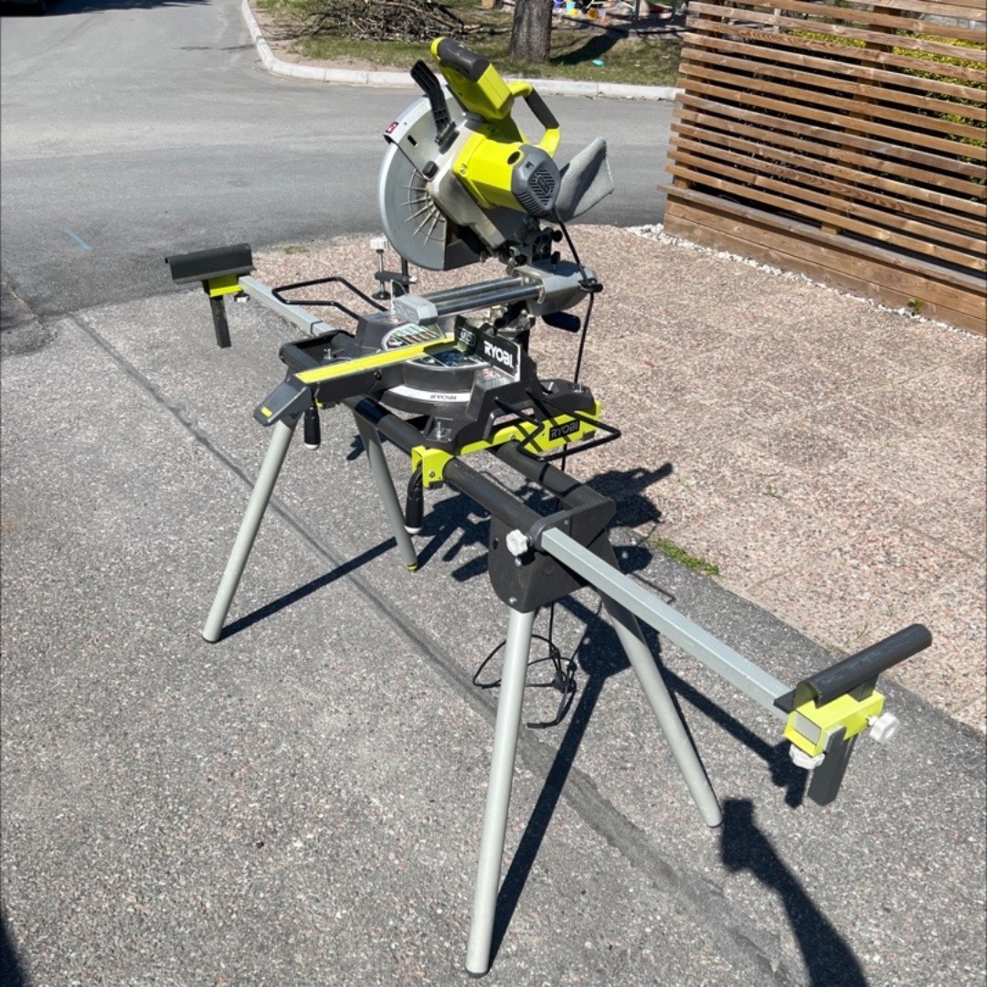 Ryobi 2000w kap- & gersåg med stativ