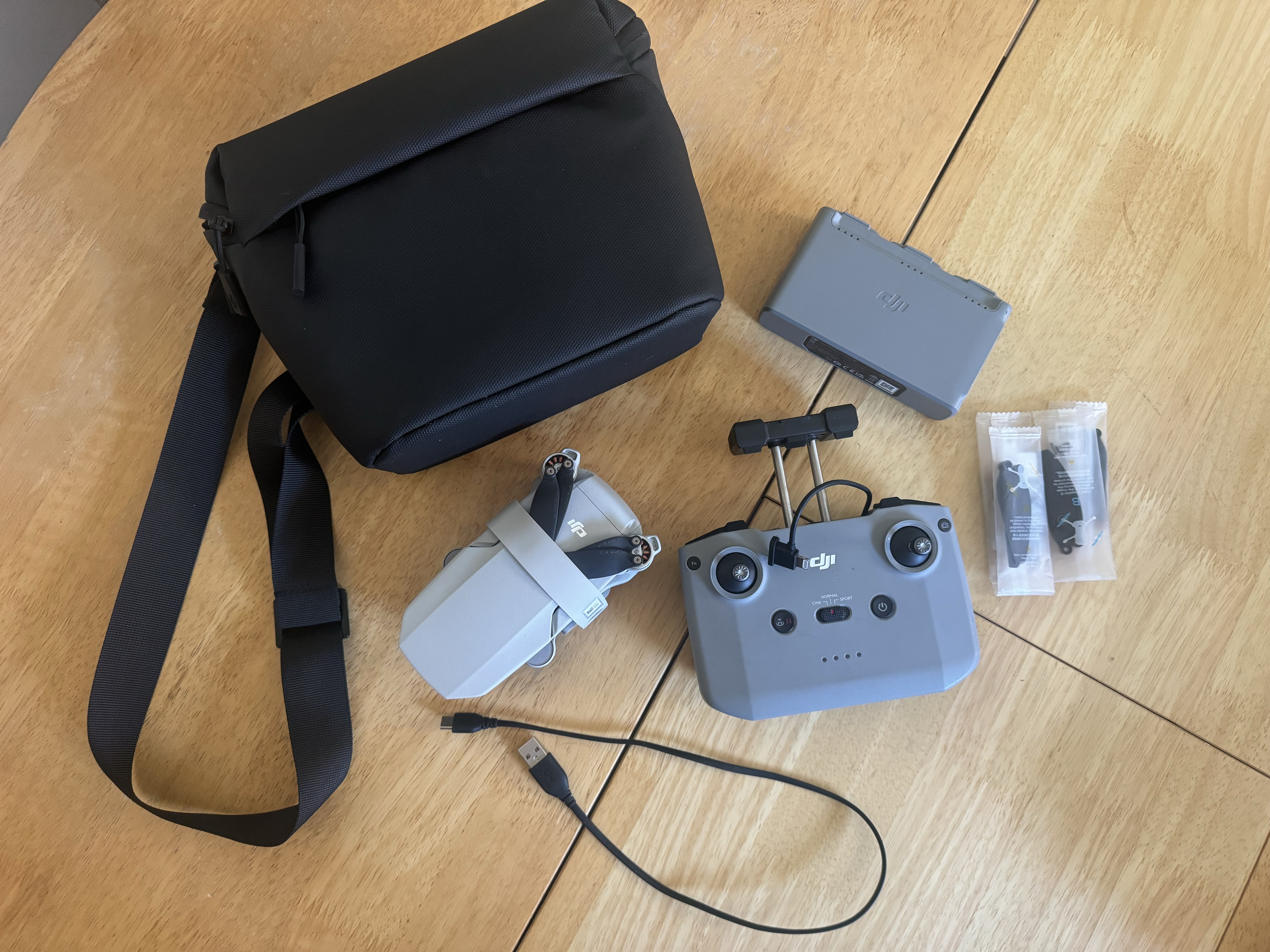 Dji mini se fly more combo drone | 3 batteries | bag included