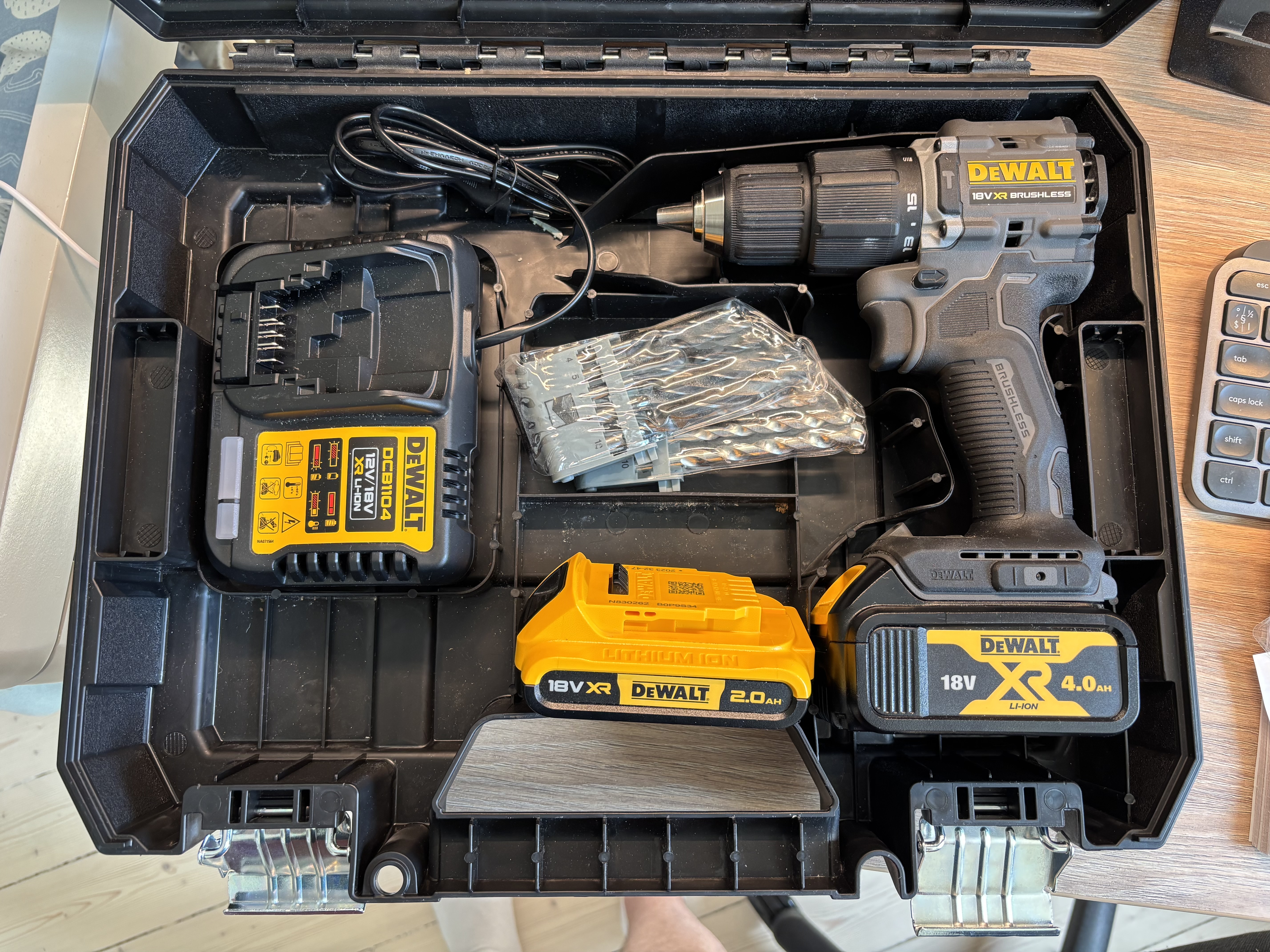 Dewalt dcd100 slagborrmaskin / skruvdragare 18v – komplett paket