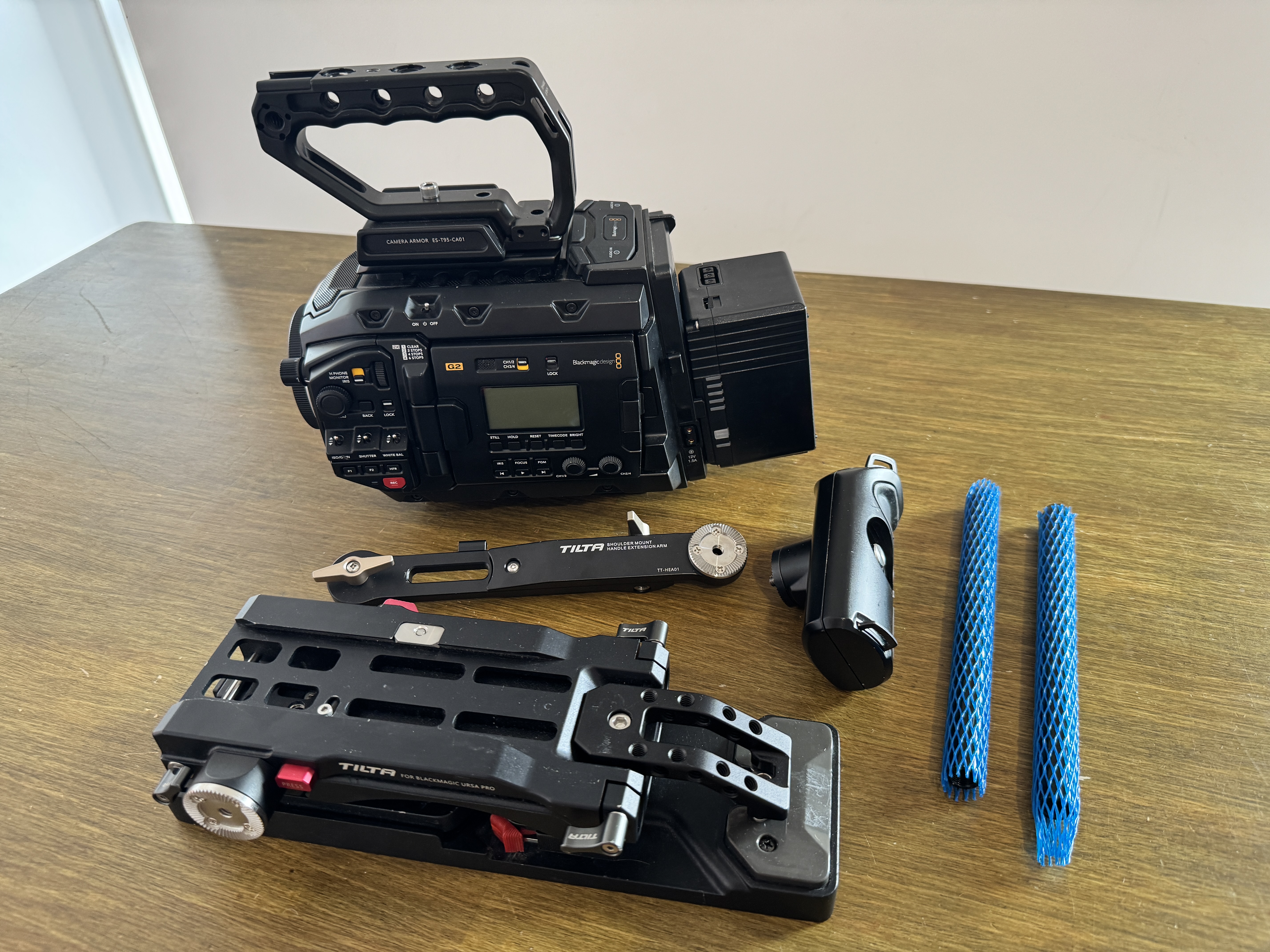 Blackmagic ursa mini pro 4.6k g2 package