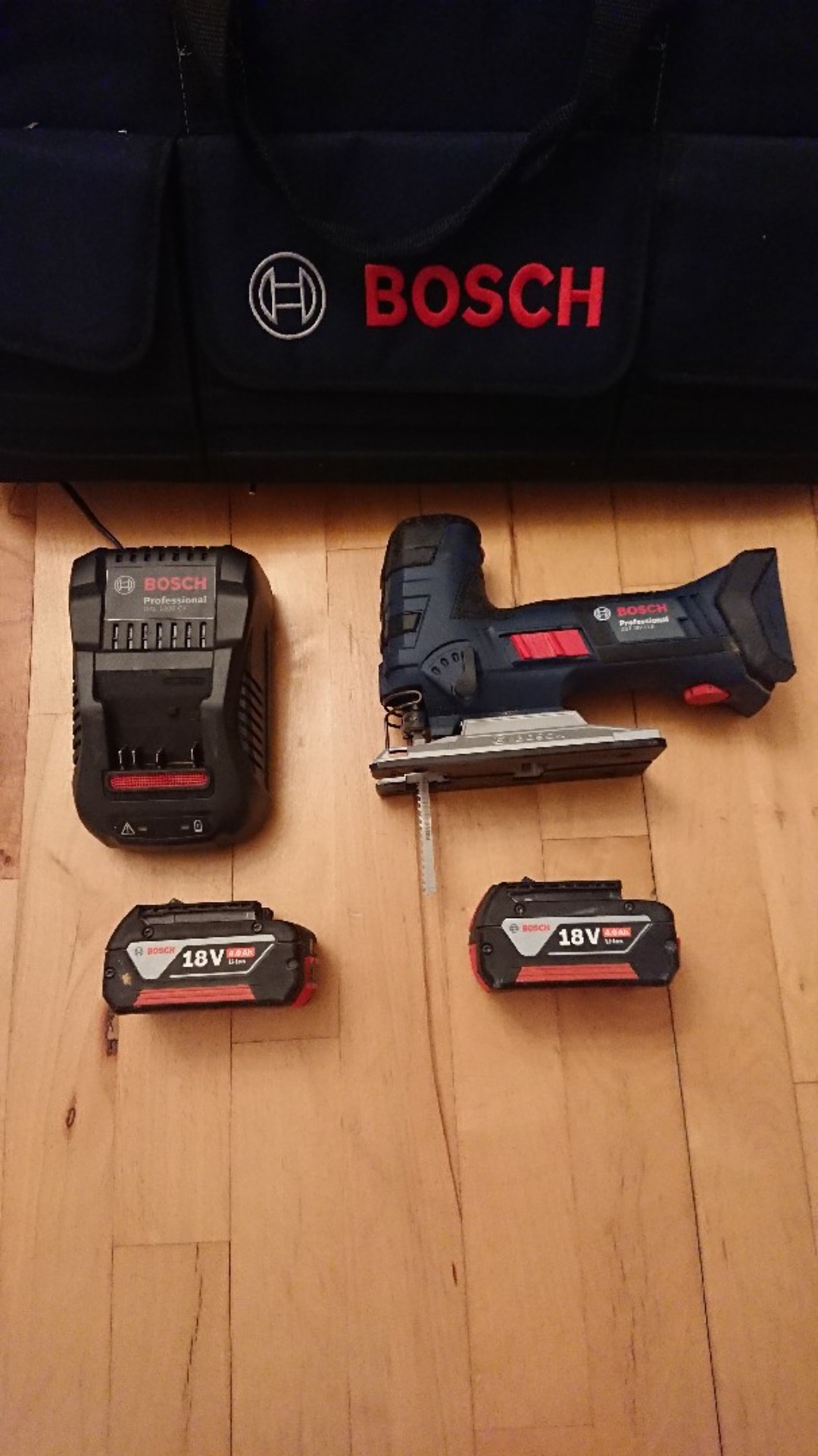 Sticksåg bosch, snabbladdare + två batterier