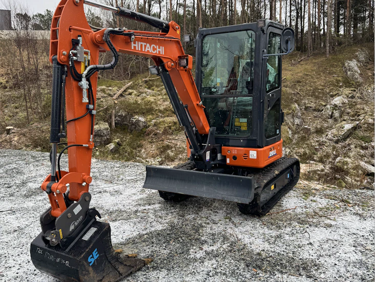Hitachi minigravar zx26u-6 til leige