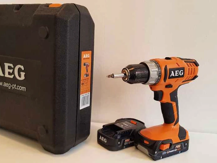 Skruvdragare 18v x2 batterier