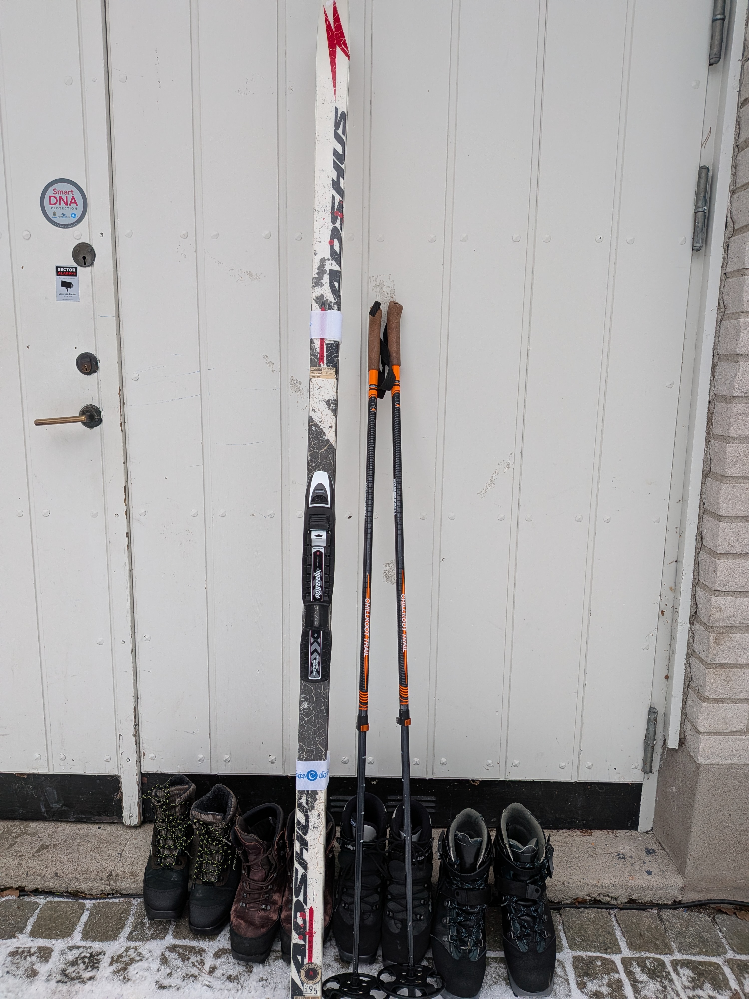 Turskidor med pjäxor och stavar