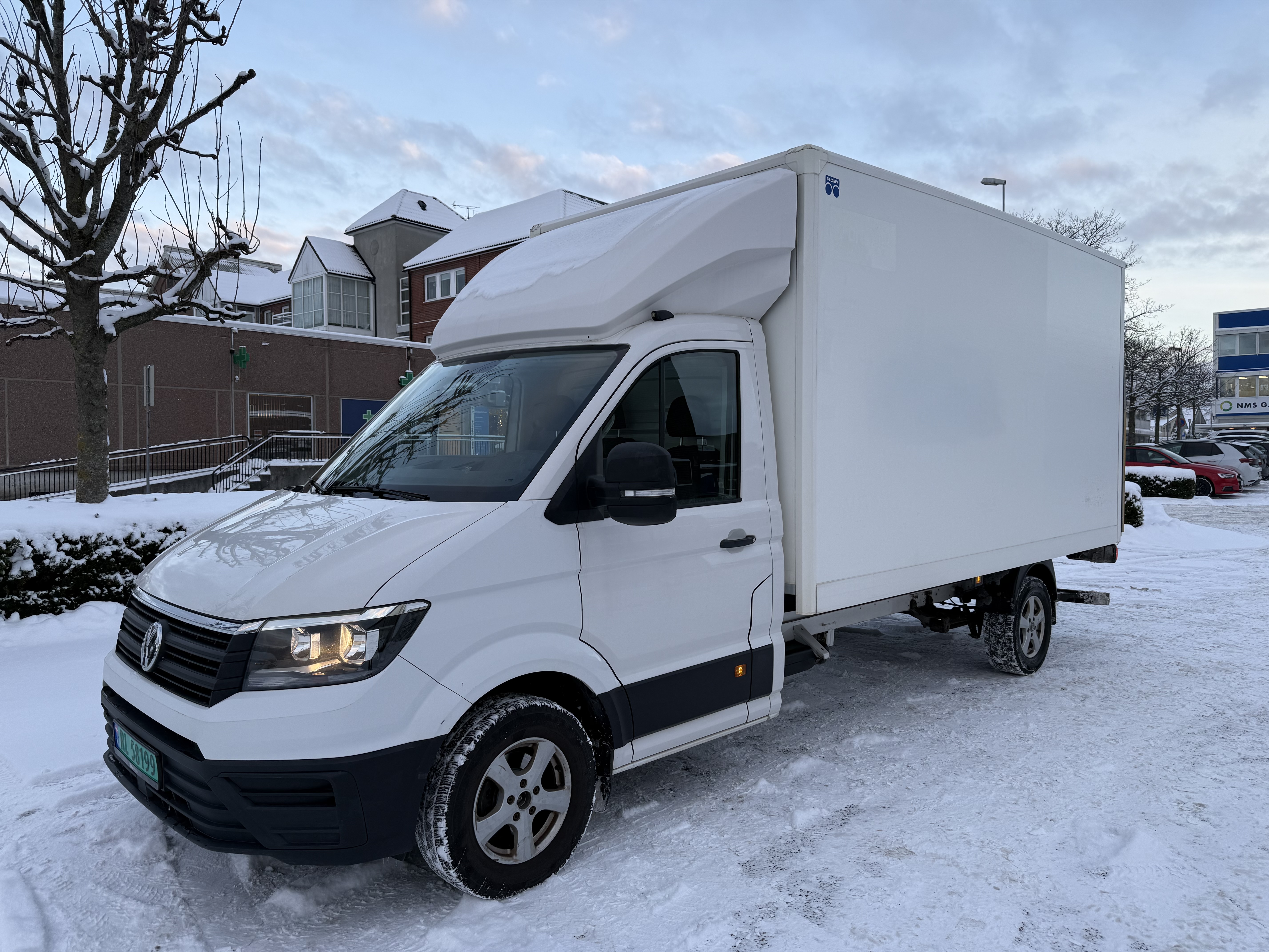 Vw crafter skapbil m/ lift, flyttebil - utleie. kan leies med sjåfør.