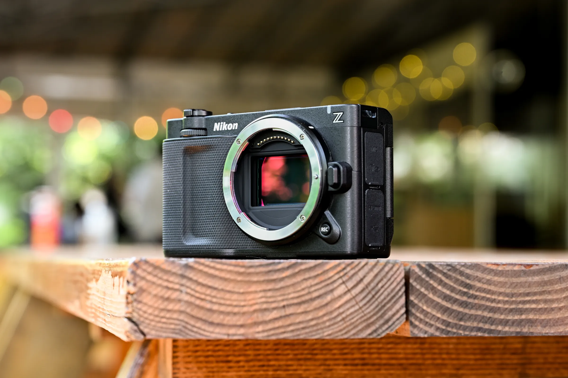 Nikon (red) zr