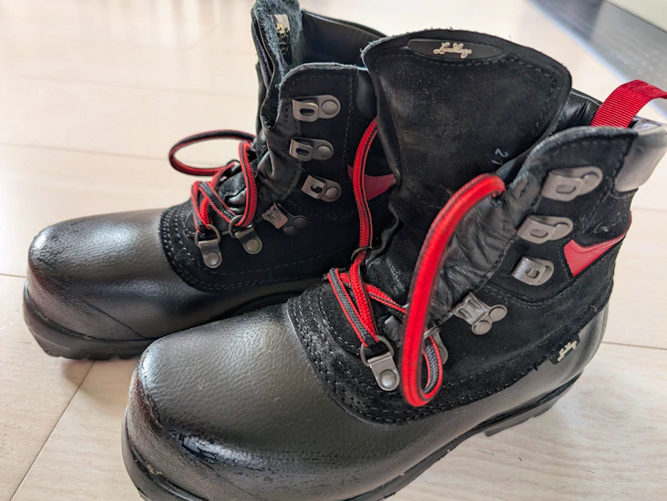 Pjäxor för turskidåkning och långfärdsskridskor stl 37