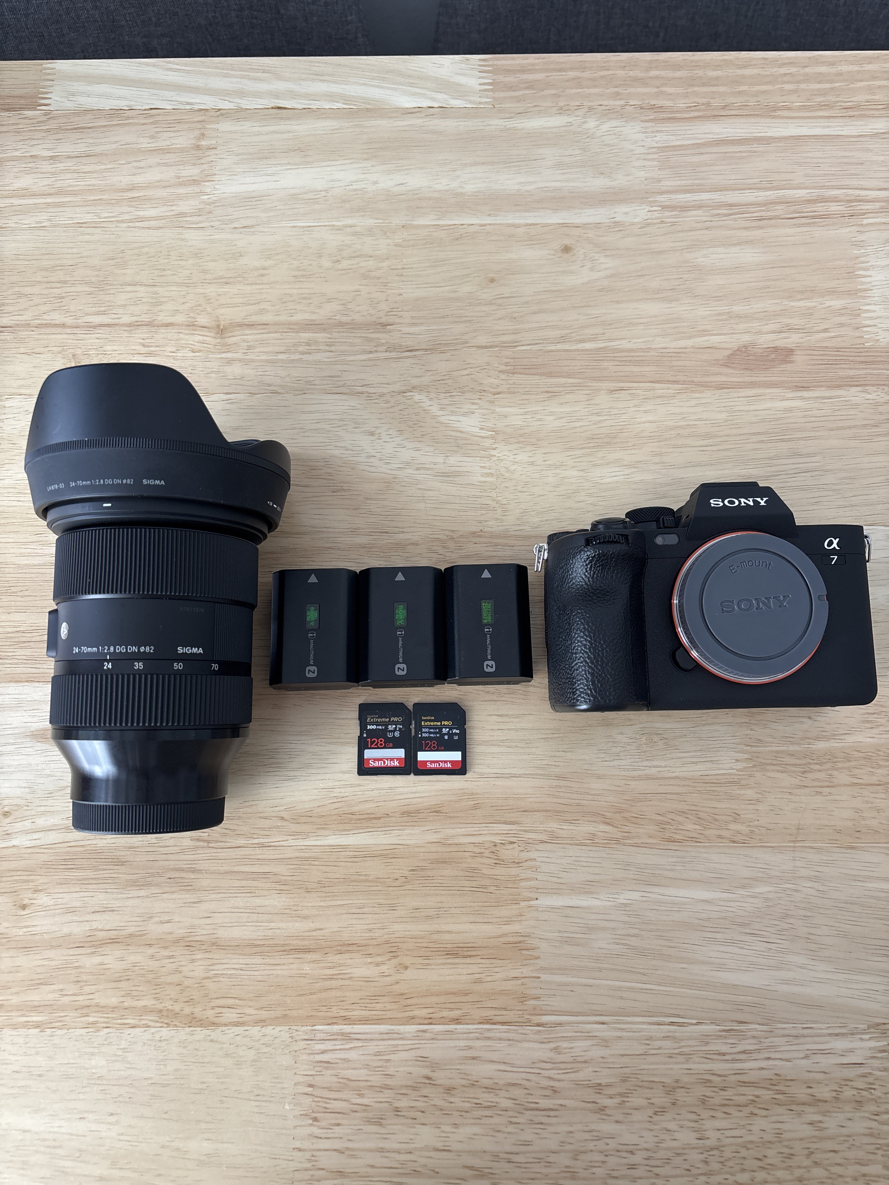 Sony a7iv 4k mirrorless camera + sigma 24-70mm f/2.8 dg dn