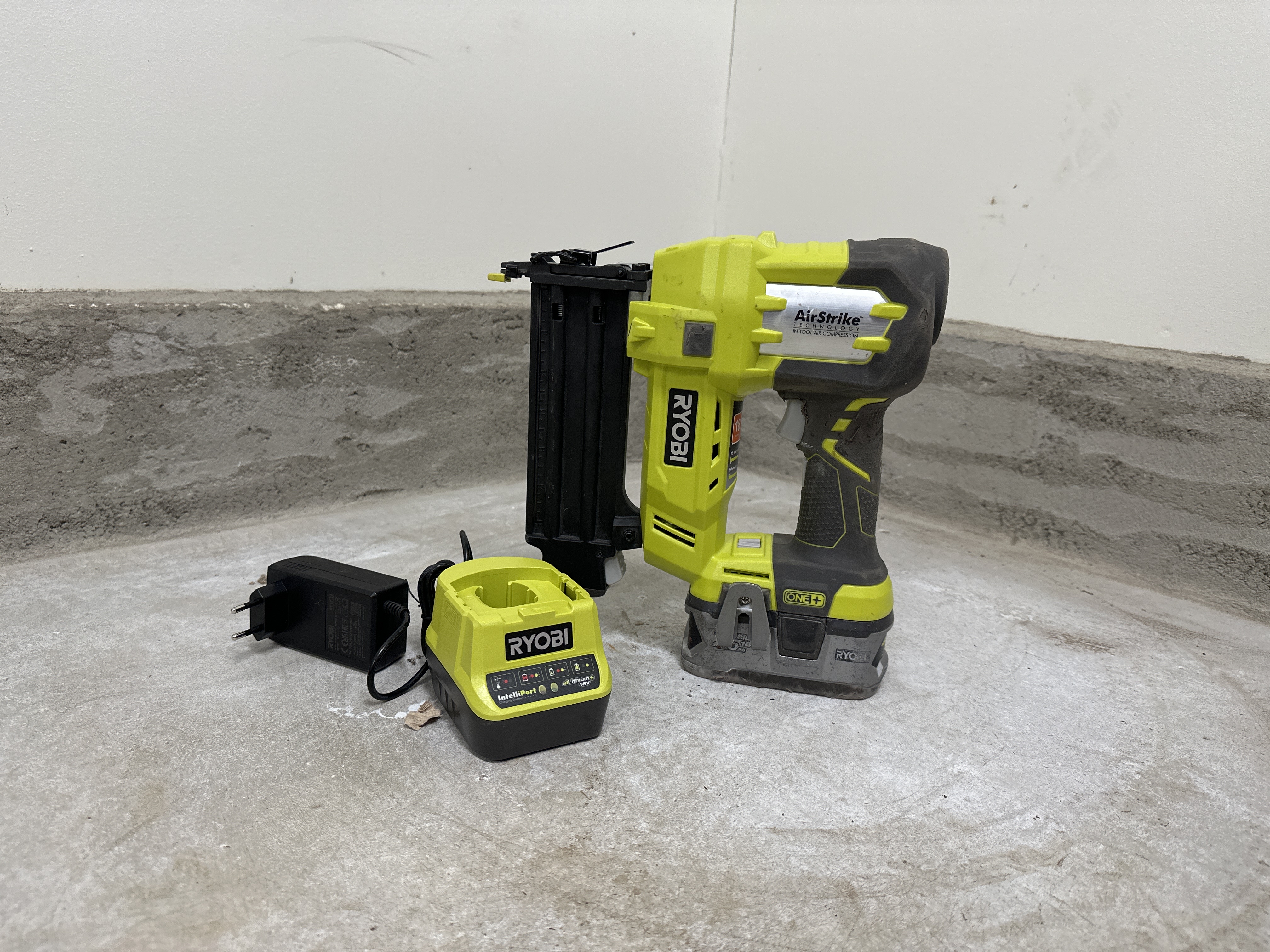 Batteridriven spikpistol one+ r18gn18-0