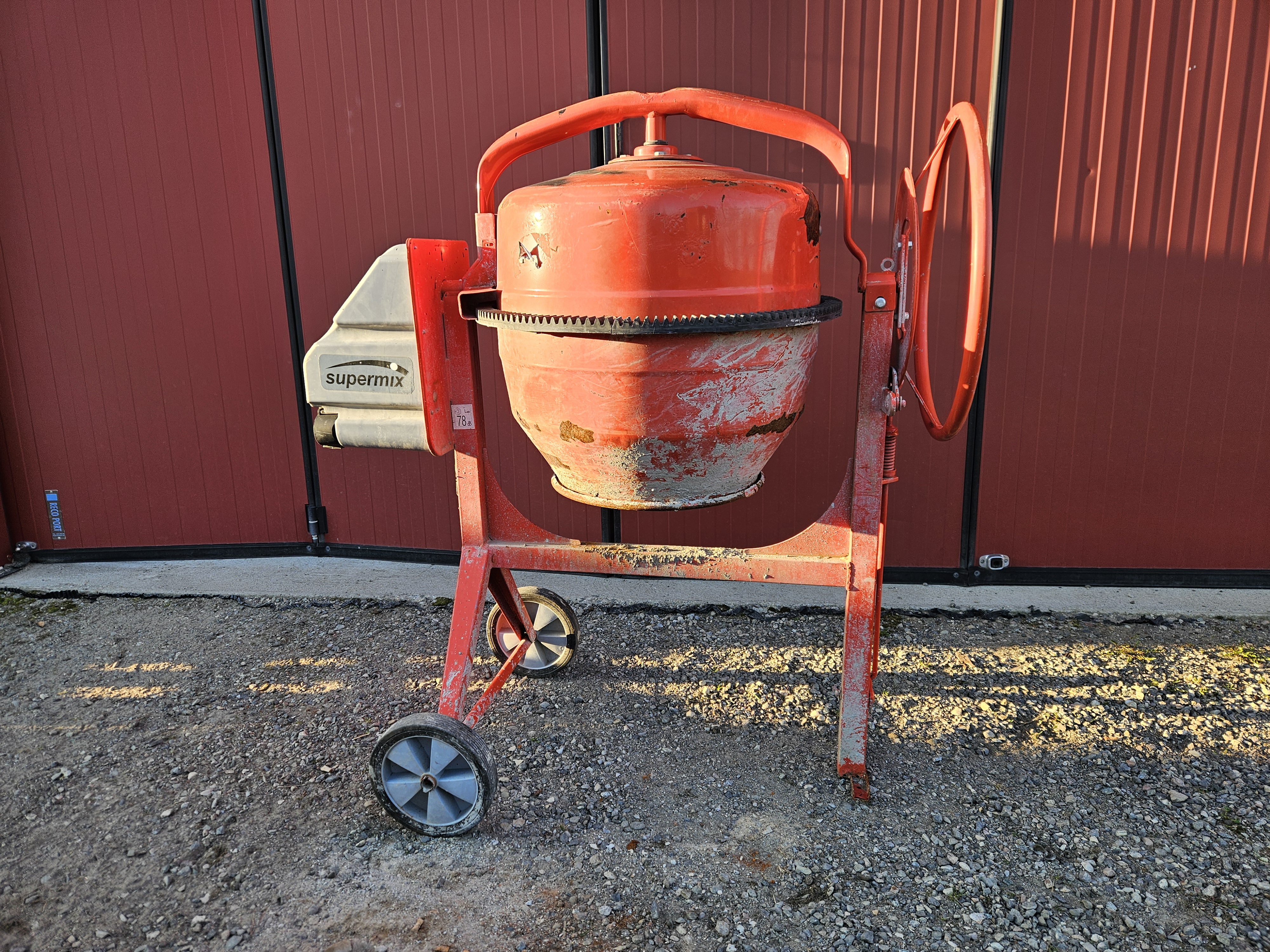 Kraftig betongblander 145l. supermix sx 145 – enkel i bruk!