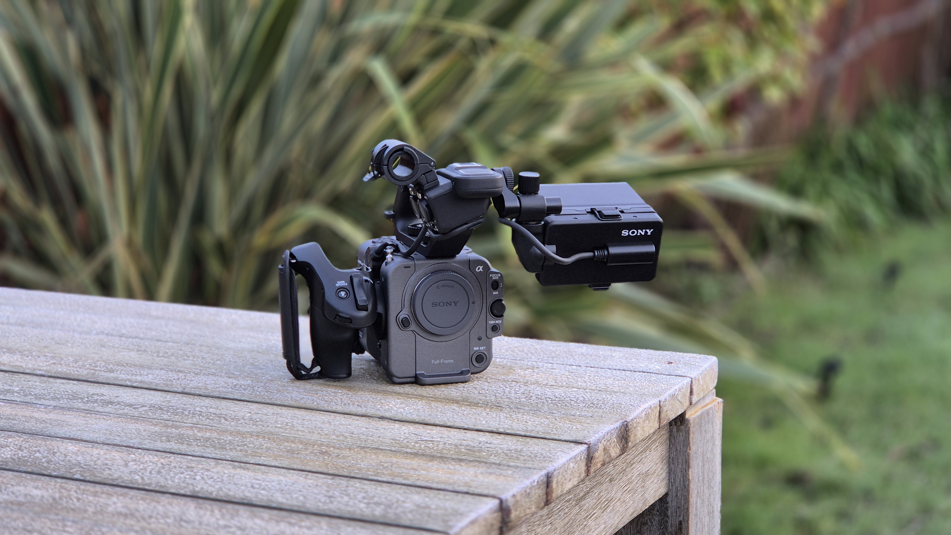 Sony fx6 cinema camera 4k fx 6 + sony 960gb cfexpress 