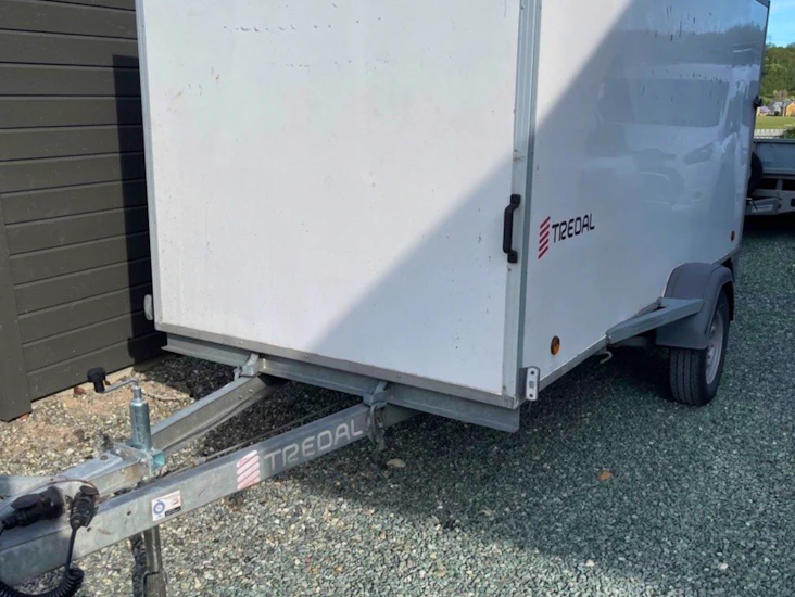 Tredal t-13-tns med rampe.