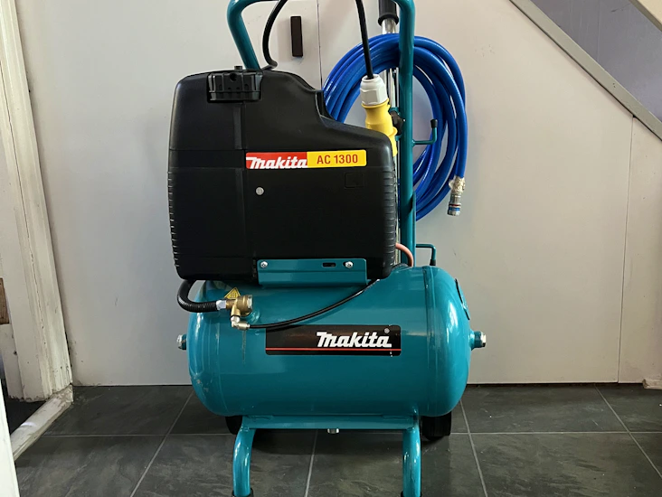 Makita ac 1300 110v compressor