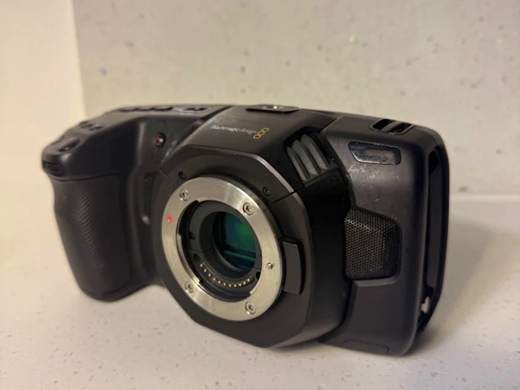 Blackmagic pocket cinema camera 4k bundle – 7 batteries + core swx cube² chargers