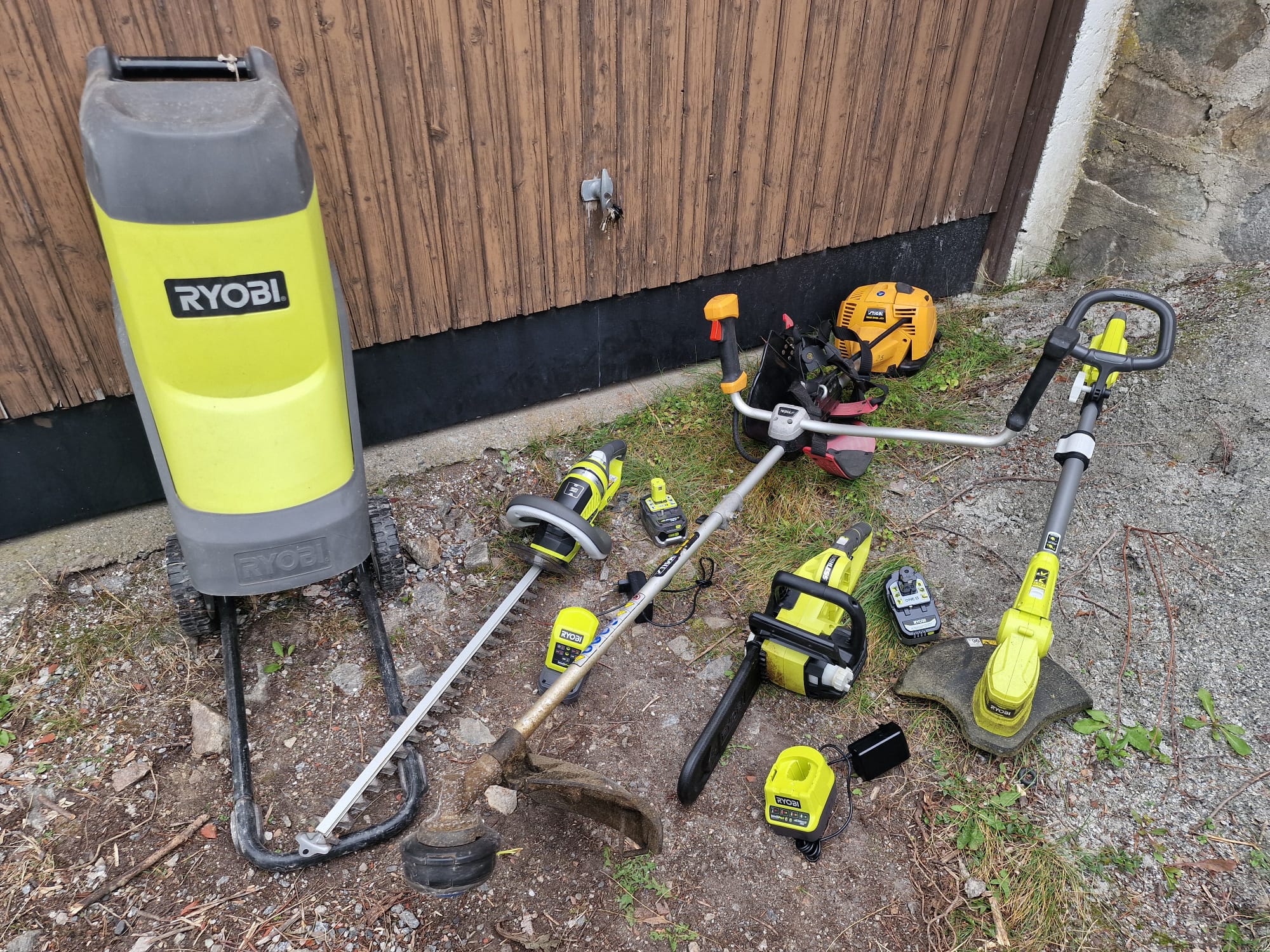 Stor hagepakke til leie – perfekt for hage og rydding 🌿🔨