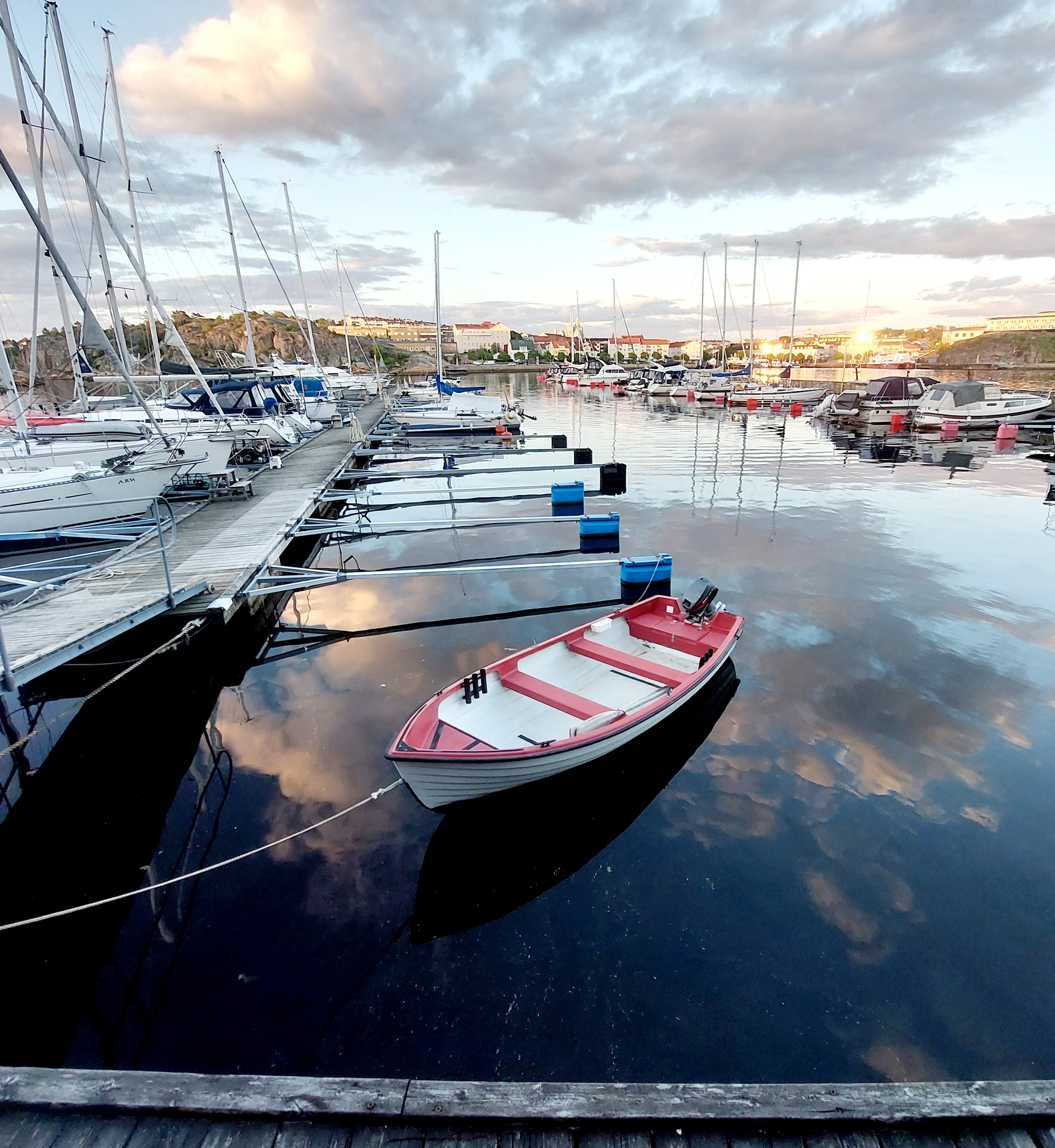 Liten motorbåt för fiske och utflykter  lättkörd och stabil