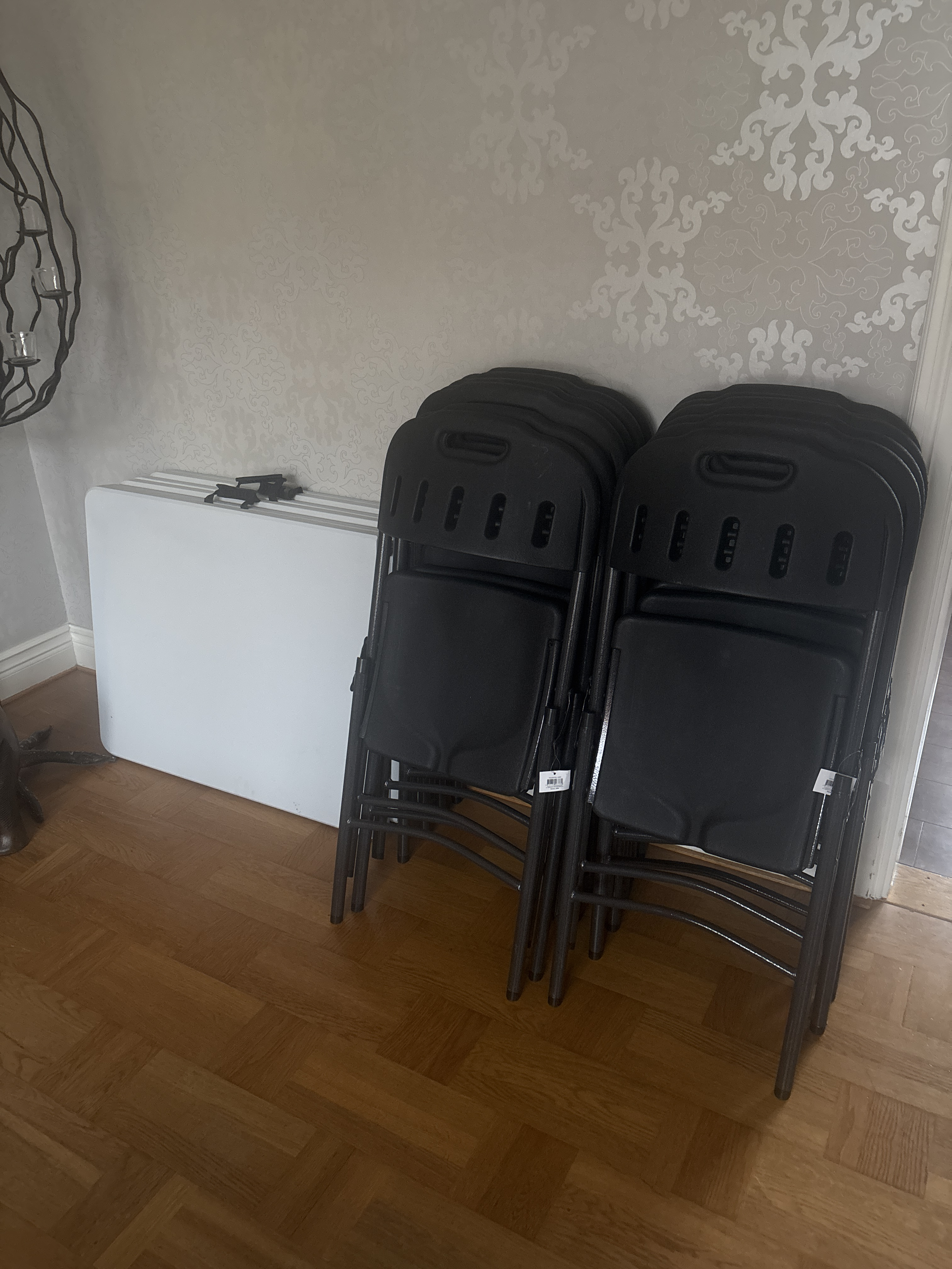 Hyr bord & stolar – 3 bord 12 stolar 