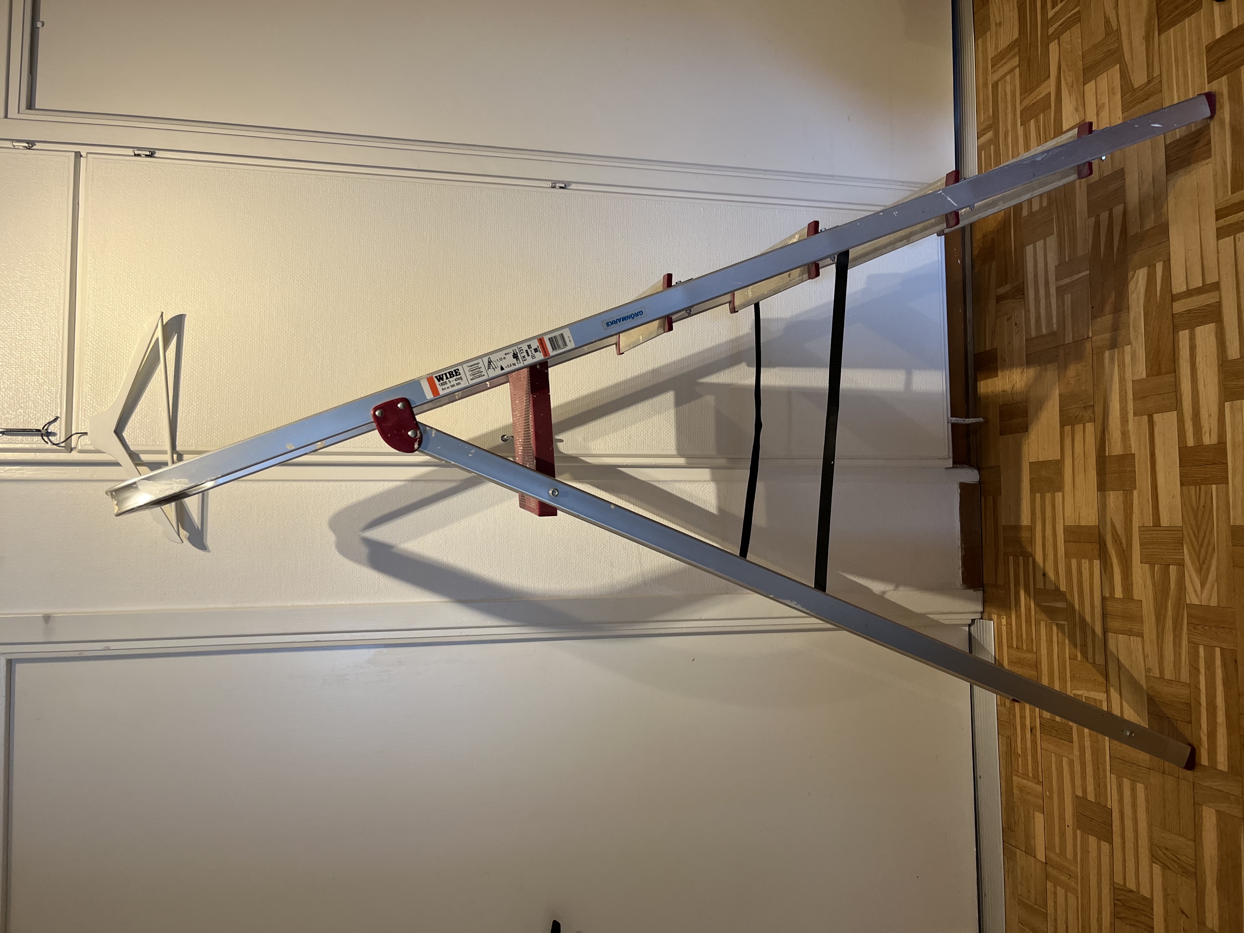 Hopfällbar stege i metall