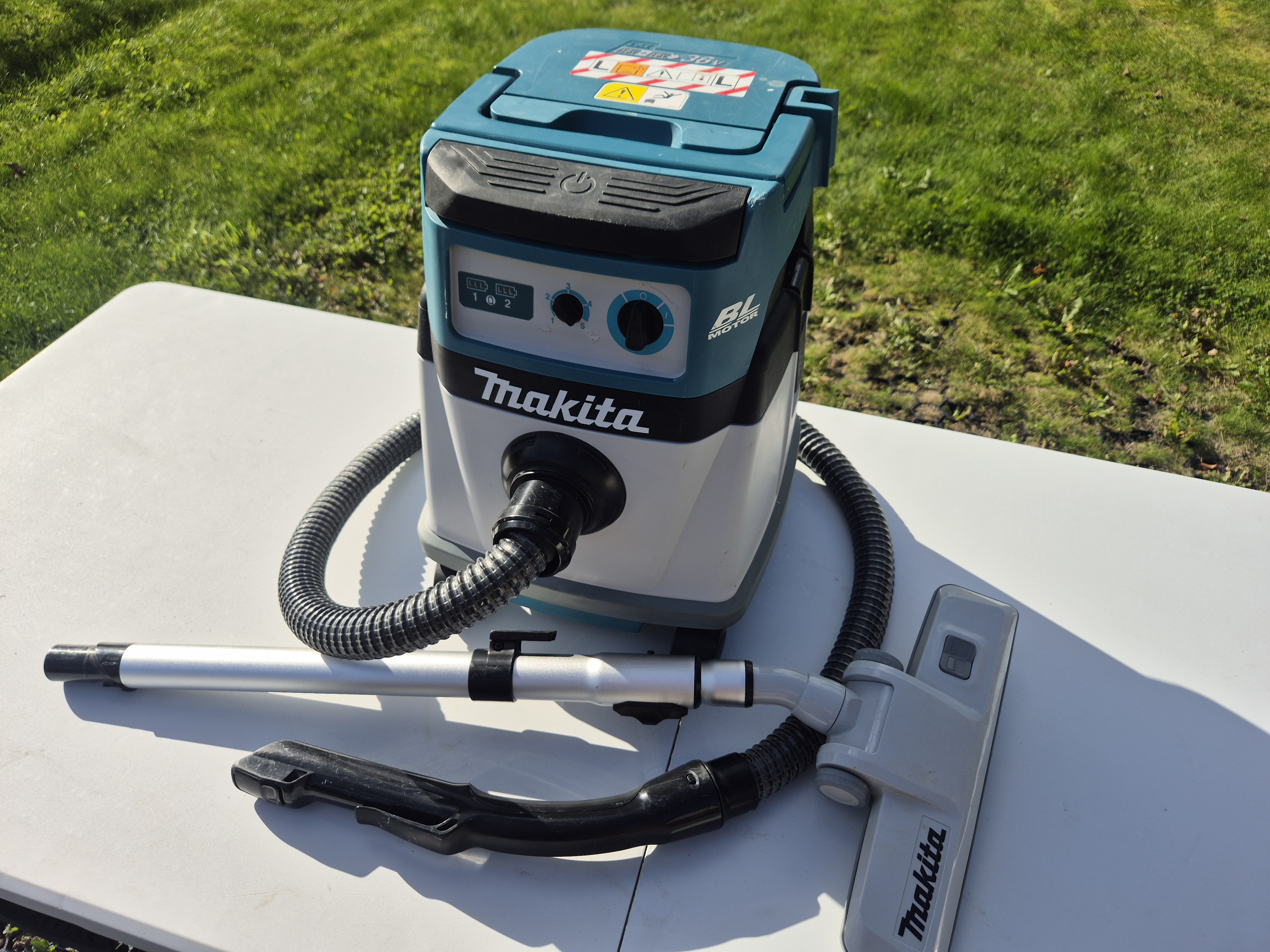 Makita dvc155l akku-støvsuger 2x18v, 15 l (støvklasse l)
