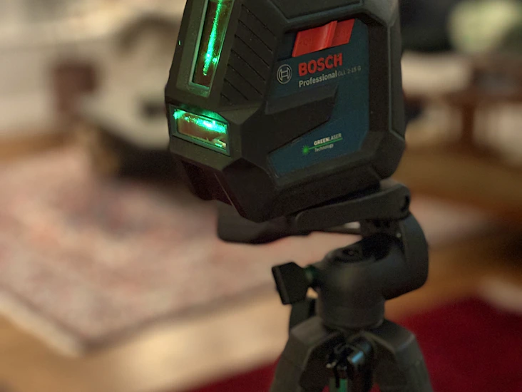 Krysslaser med stativ