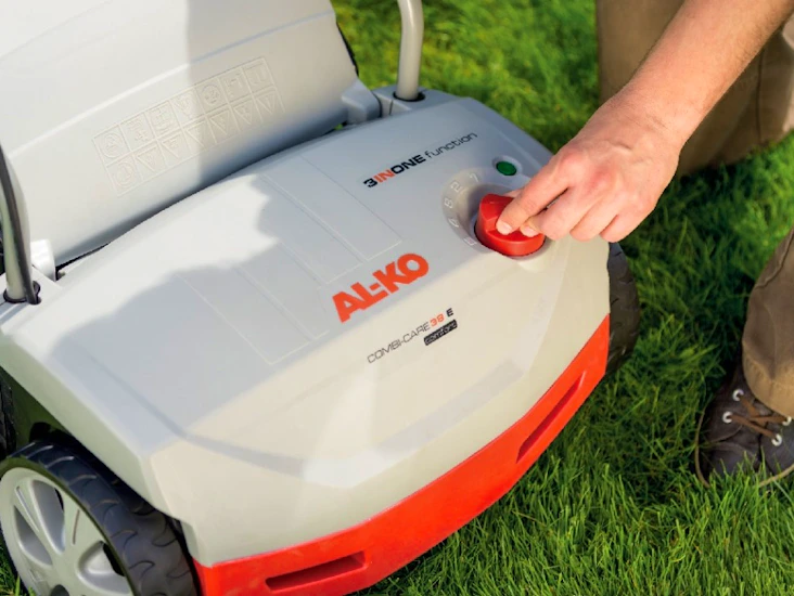 Vertikalskärare och mossrivare