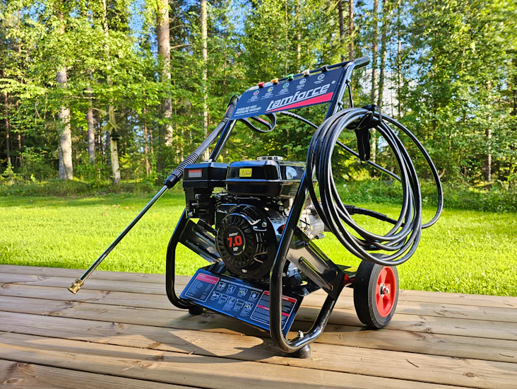 Polttomoottorikäyttöinen painepesuri