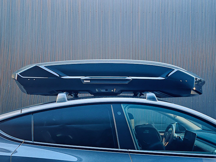 Thule motion xt xxl (610 l) + tesla model y kattotelineet