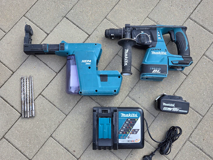 Makita batteridriven borrhammare med dammsugare