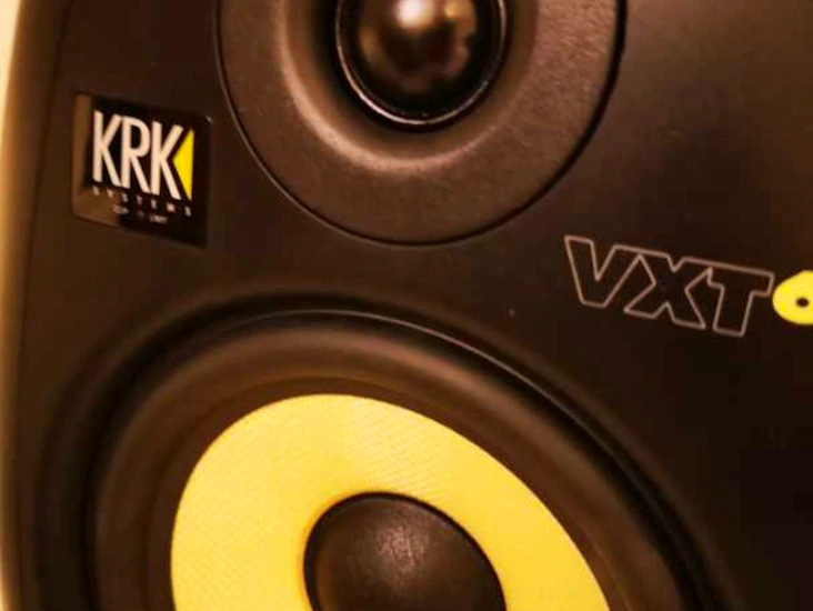 Finfina studio monitorer krk vxt 6