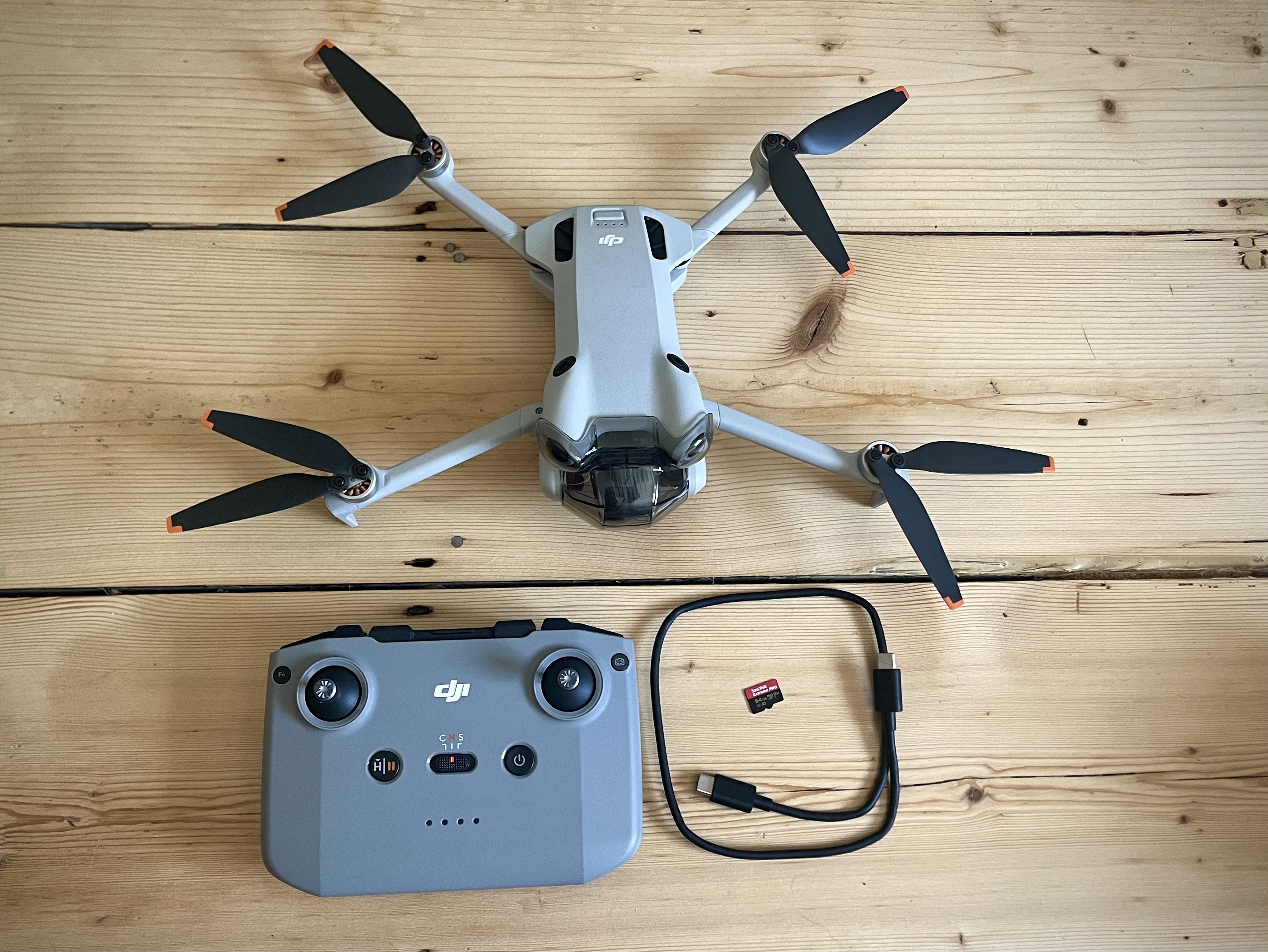 Dji mini 4 pro kit + 64gb microsd