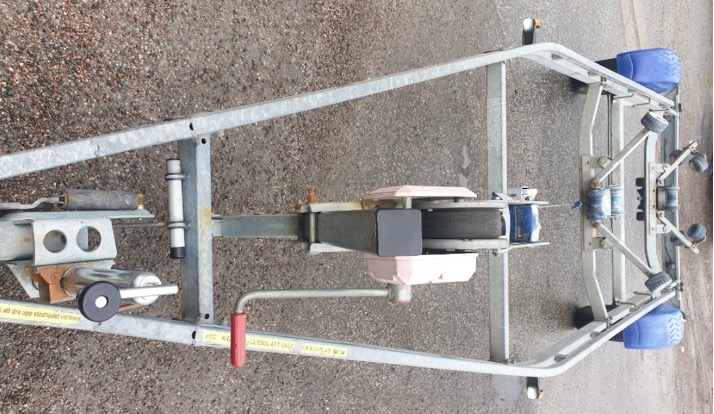 Thule båttrailer 1300 kg max 920 kg i lastvikt och 6,0 m 80 km/h självjusterande sidostöd