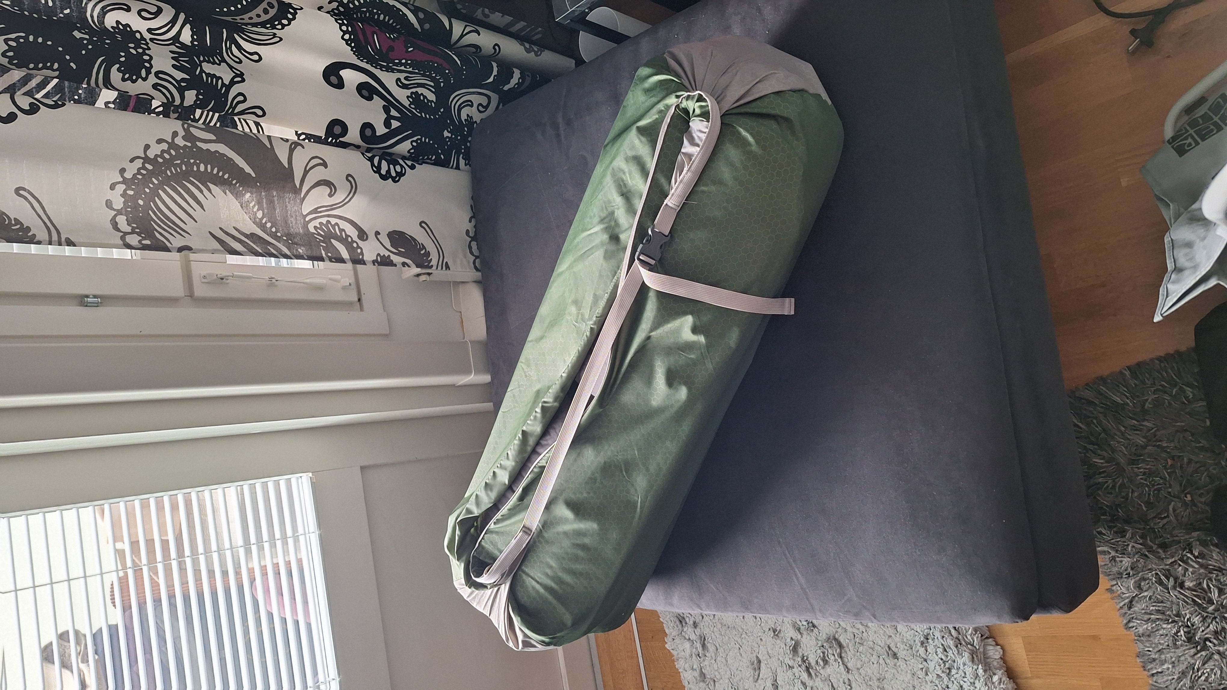 Huippupatja exped megamat 10lxw 10 cm autoon tai varapatjaksi