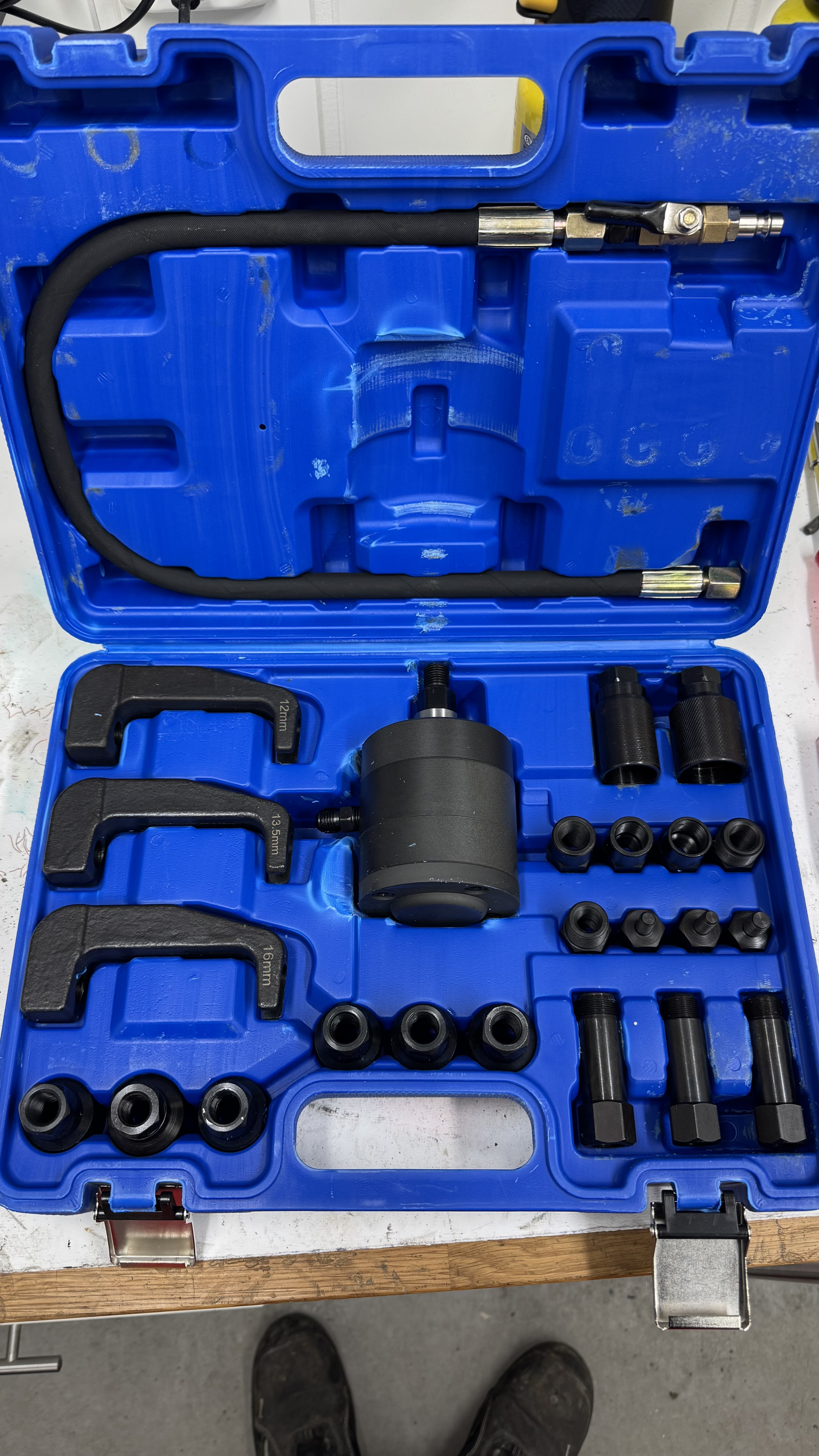 Pneumatisk injector verktøy