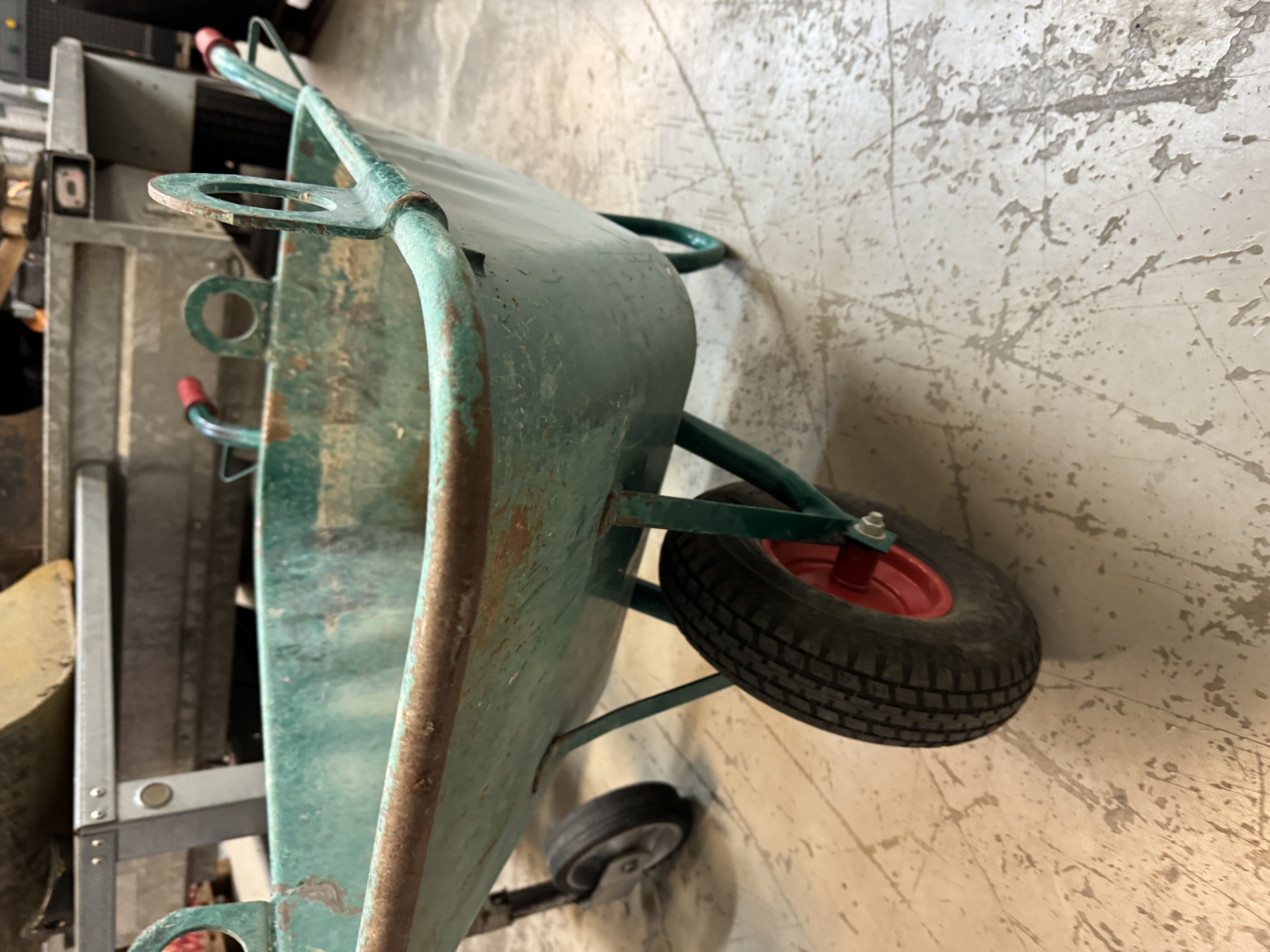 Skottkärra för betong - med lyftöglor