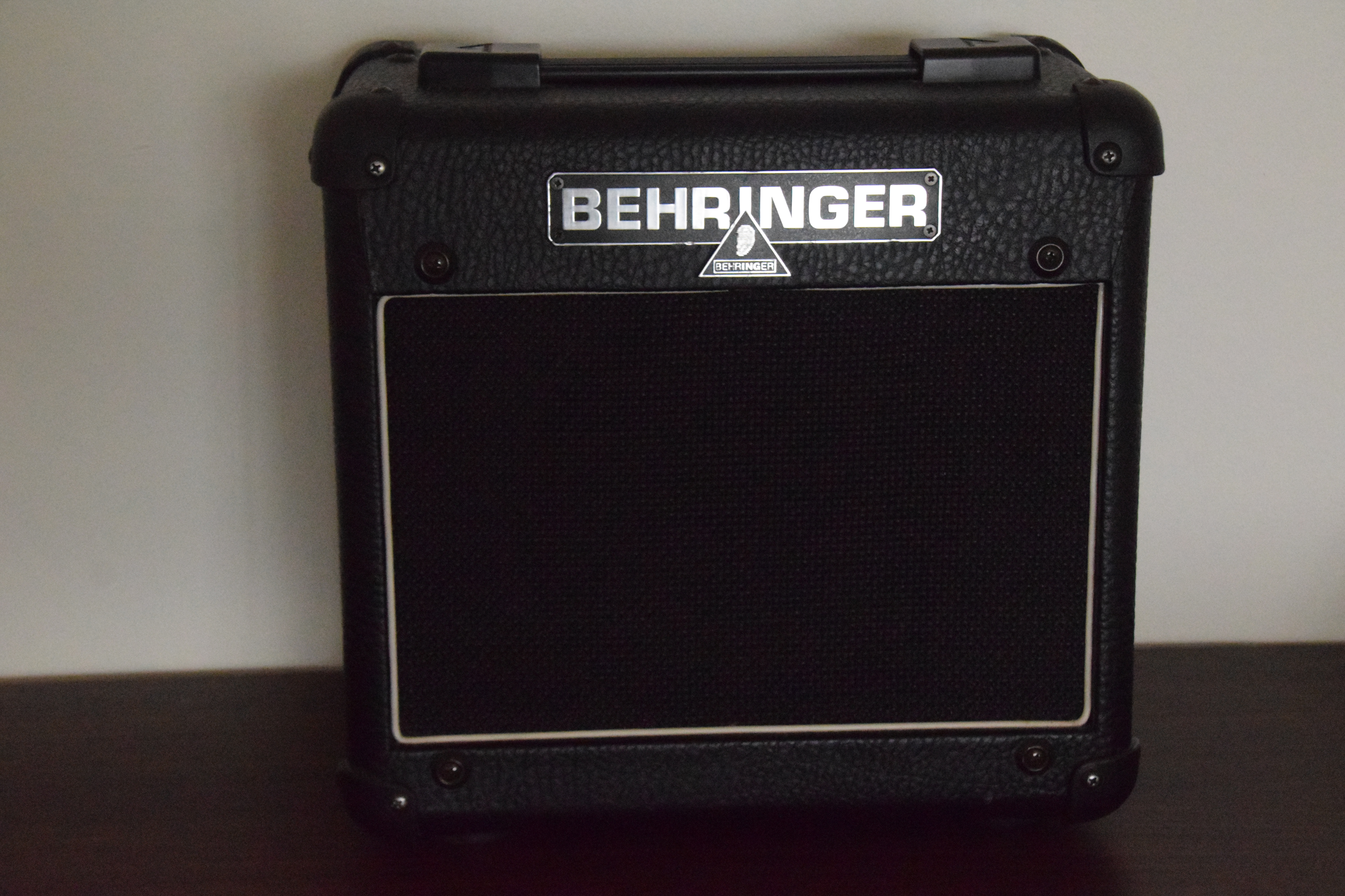Behringer ac108 monoförstärkare – perfekt för gitarr & instrument