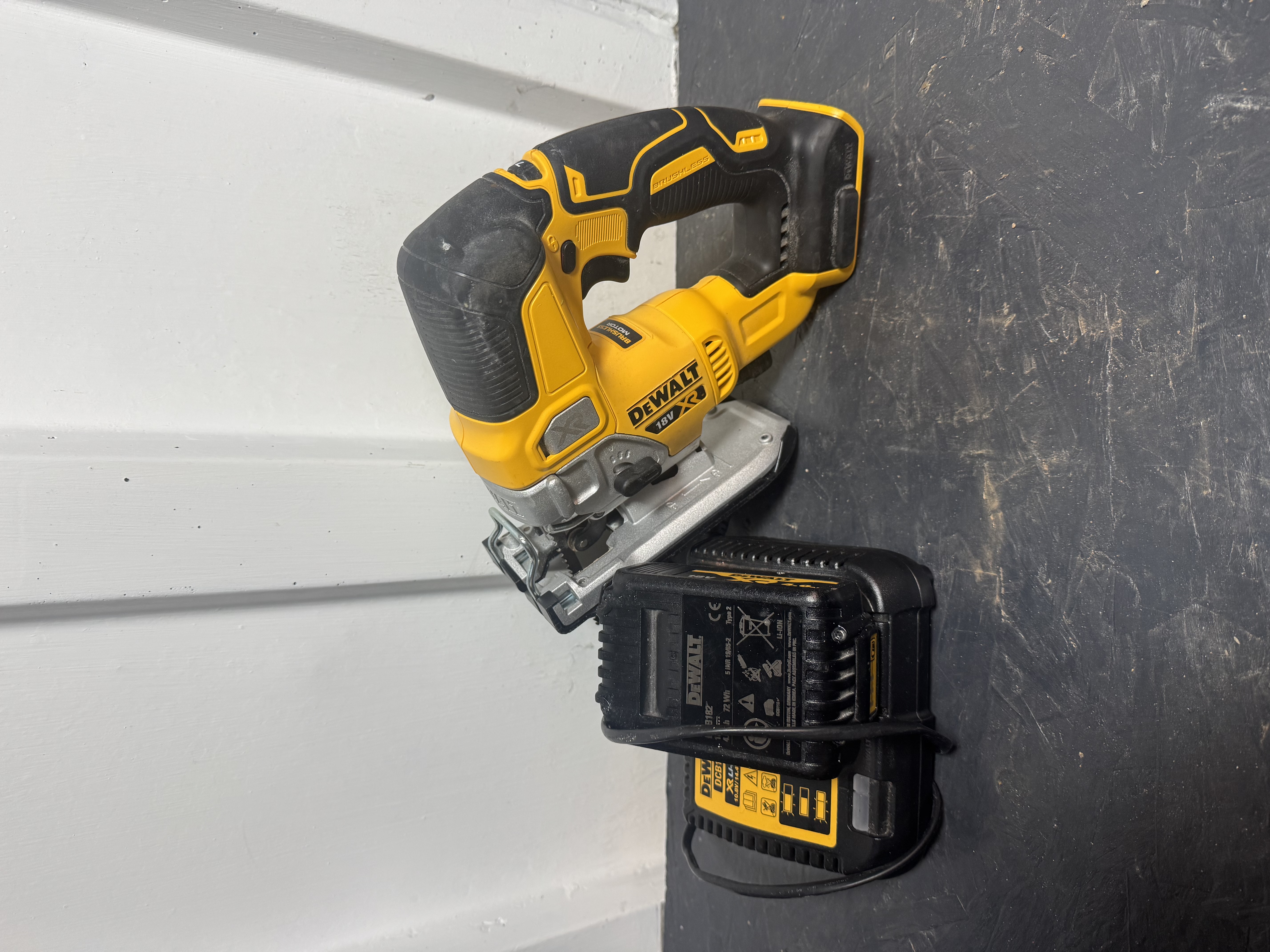 Cordless jigsaw
