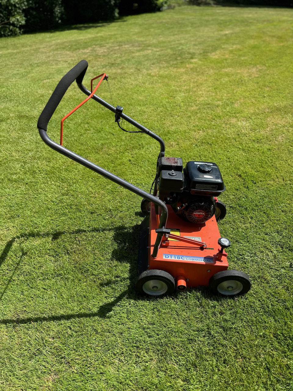 Kraftfull vertikalskärare/mossrivare: husqvarna dt 18 c