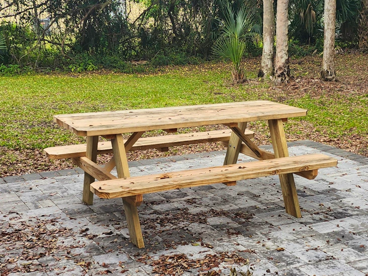 Picnic table
