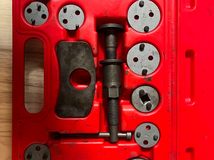 Bremsestempelverktøy