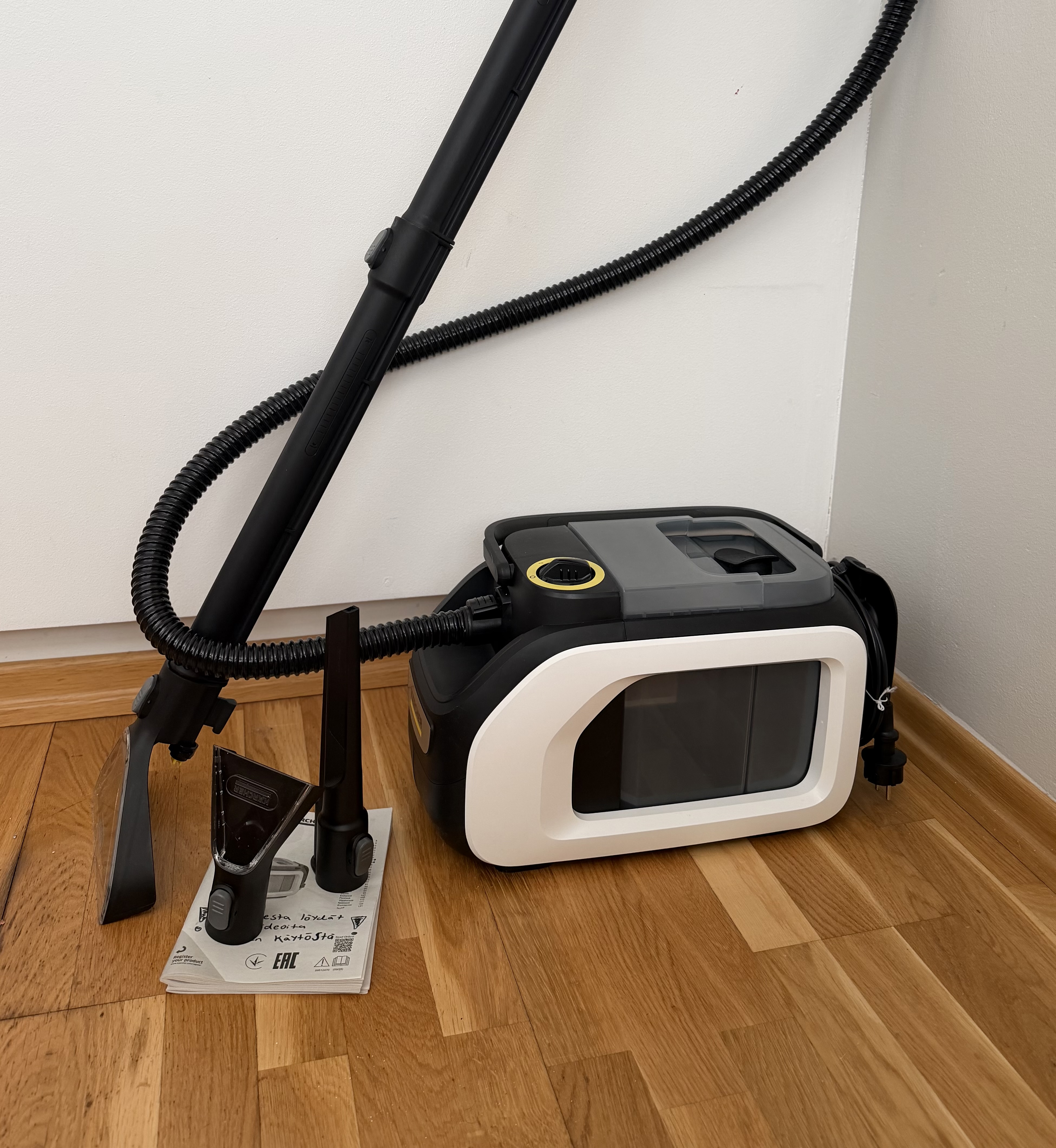 Vuokraa tuliterä tekstiilipesuri! / hyr en helt ny textilrengörare! 