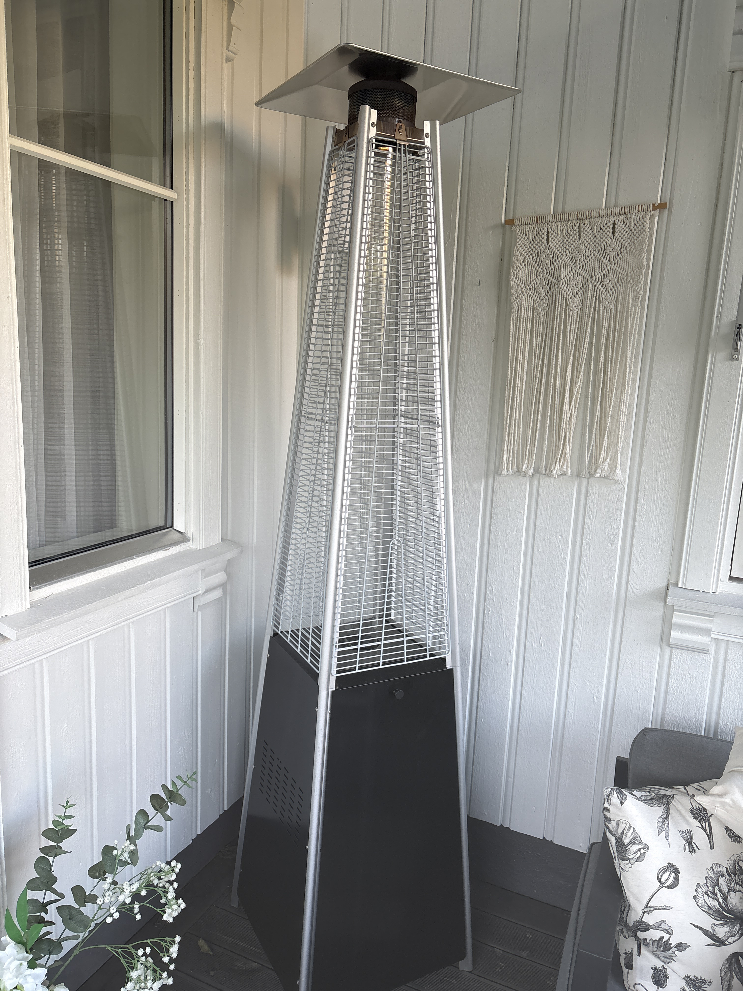 Terrassevarmer (pyramide) – skap varme og stemning ute