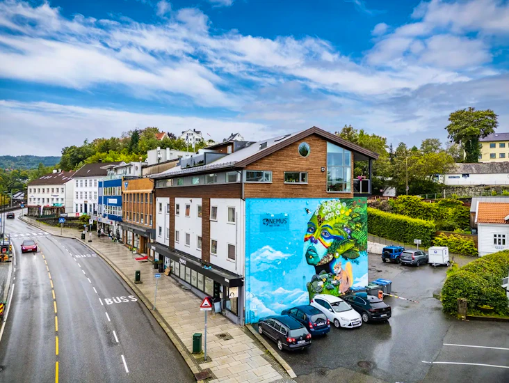 Parkeringsplass midt i nesttun sentrum