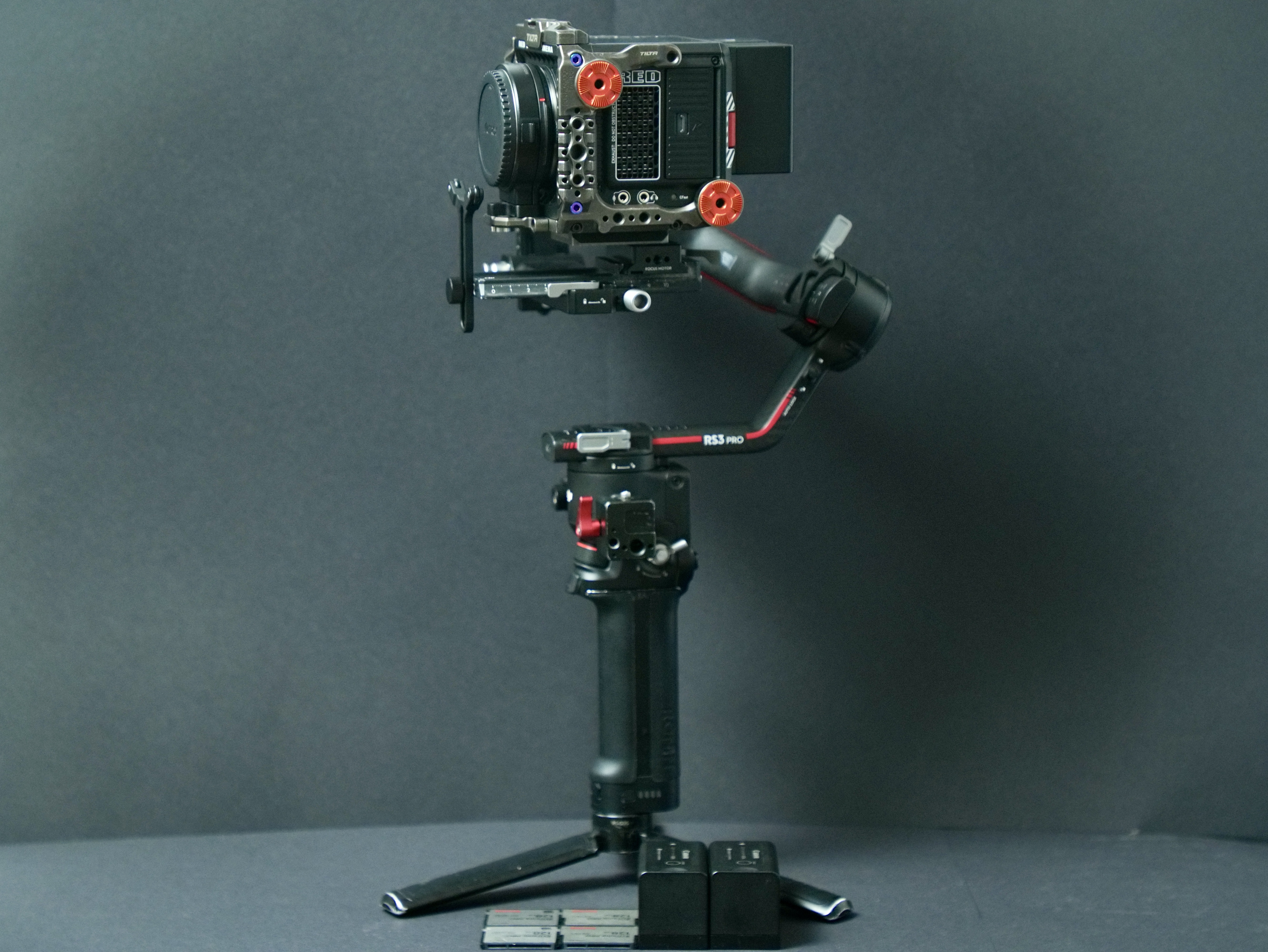 Red komodo 6k raw cinema camera - rs3 pro gimbal package