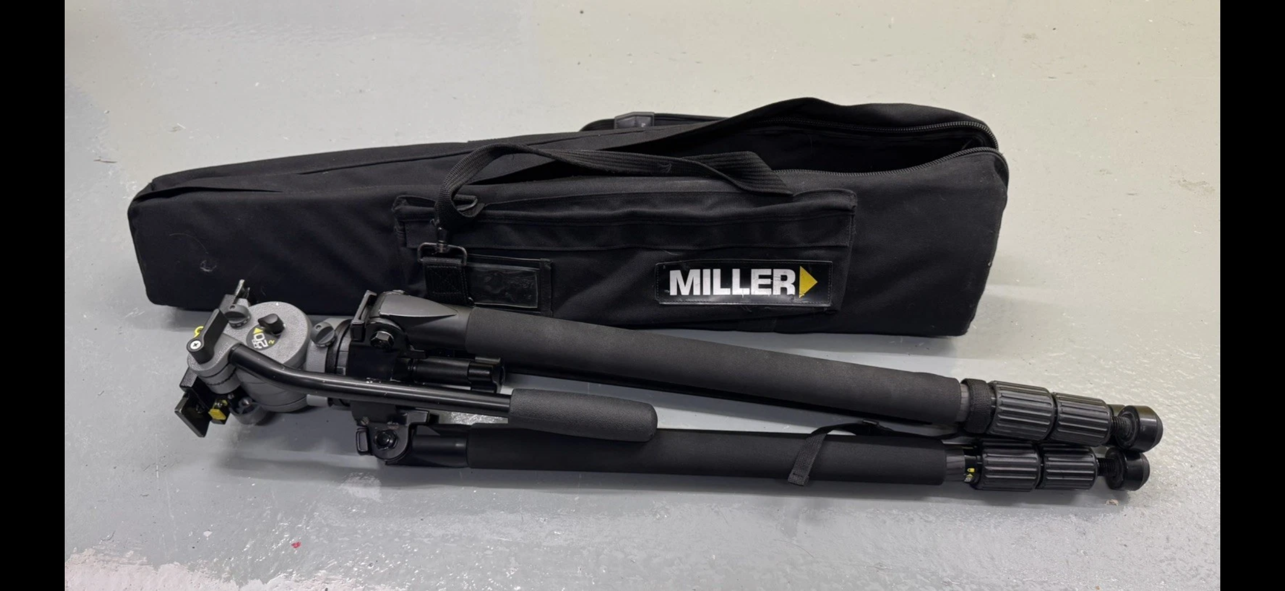 Professional video tripod miller ds20 fluid head 2 stage carbon fibre tripod