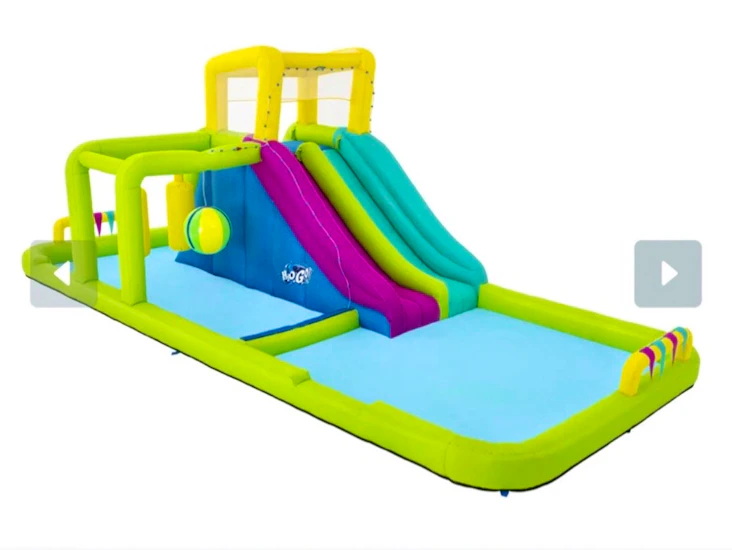 Hoppborg med vattenrutschbana / vattenland