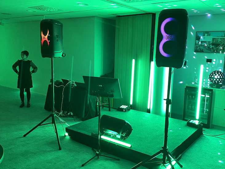 Äänentoisto juhliin ja tapahtumiin | jbl partybox kaiuttimet, jalat, mikforonit ja yamaha -mikseri